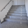 Bodenbelag und Treppenstufen aus Granit Bianco-SP